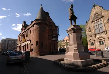 Buildings and monument in Govan Cross