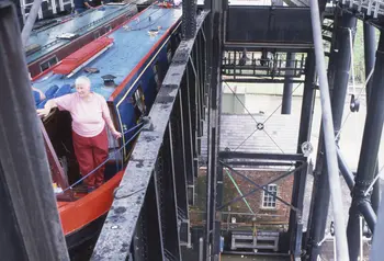 The boat lift in operation