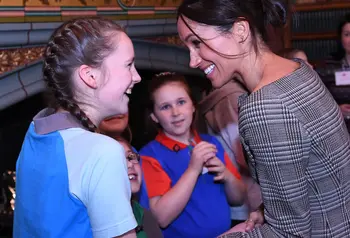 Meghan Markle yn cwrdd â'r Merched Gynnau 