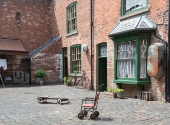 the inner courtyard of the Back to Backs