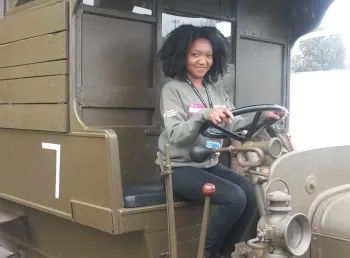 Gwna gwirfoddolwyr fel Hannah wahaniaeth enfawr
