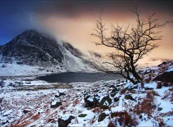 Dramatic picture of Llyn Ogwen in Snowdonia National