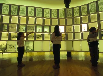 Children point to screens at the Lighthouse, Glasgow