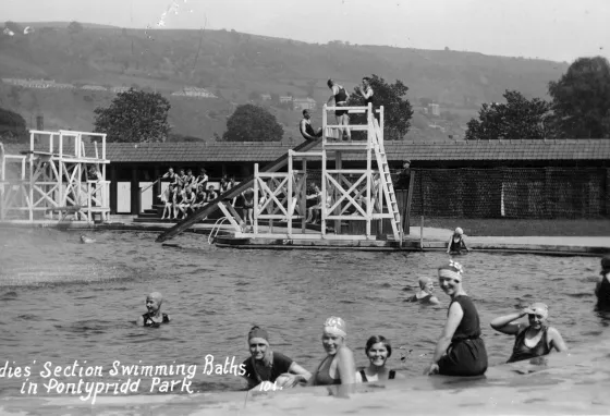 Women swimming in the lido at Ynysangharad Park, Pontypridd Women swimming in the lido at Ynysangharad Park, Pontypridd