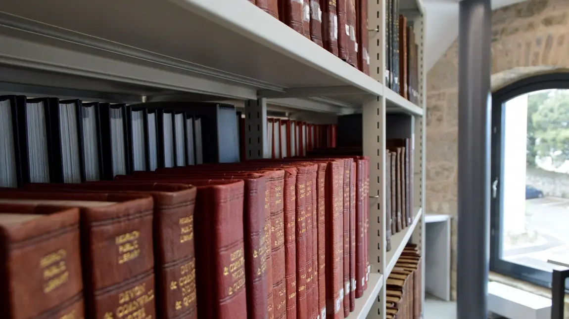 L&S_Kresen Kernow archive (1).jpg Shelves of books