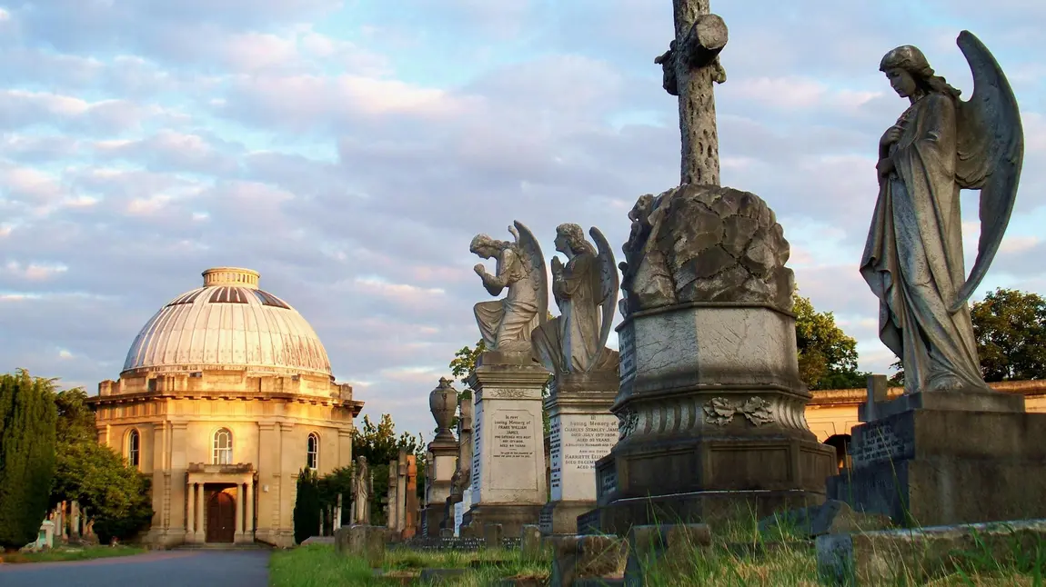 Walk among graves to improve health and wellbeing Brompton Cemetery