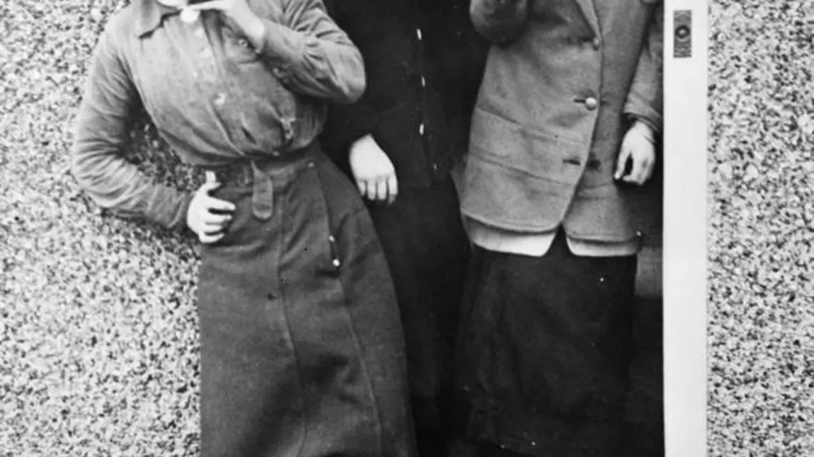 Former factory workers brought back to the land in the Radlett Experiment of the Central Committee on Women’s Employment Former factory workers brought back to the land in the Radlett Experiment of the Central Committee on Women’s Employment