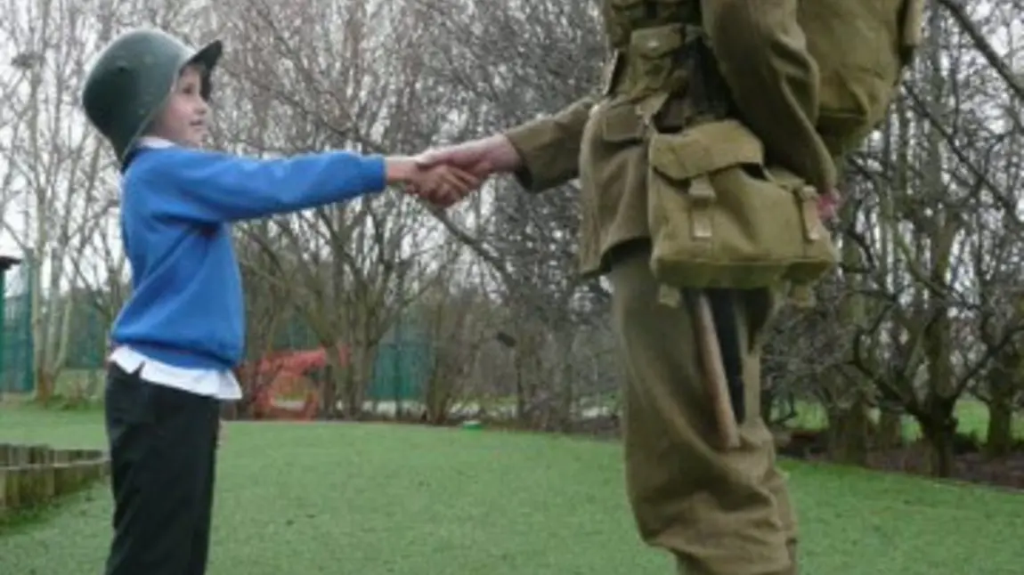 A student meets a First World War re-enactor