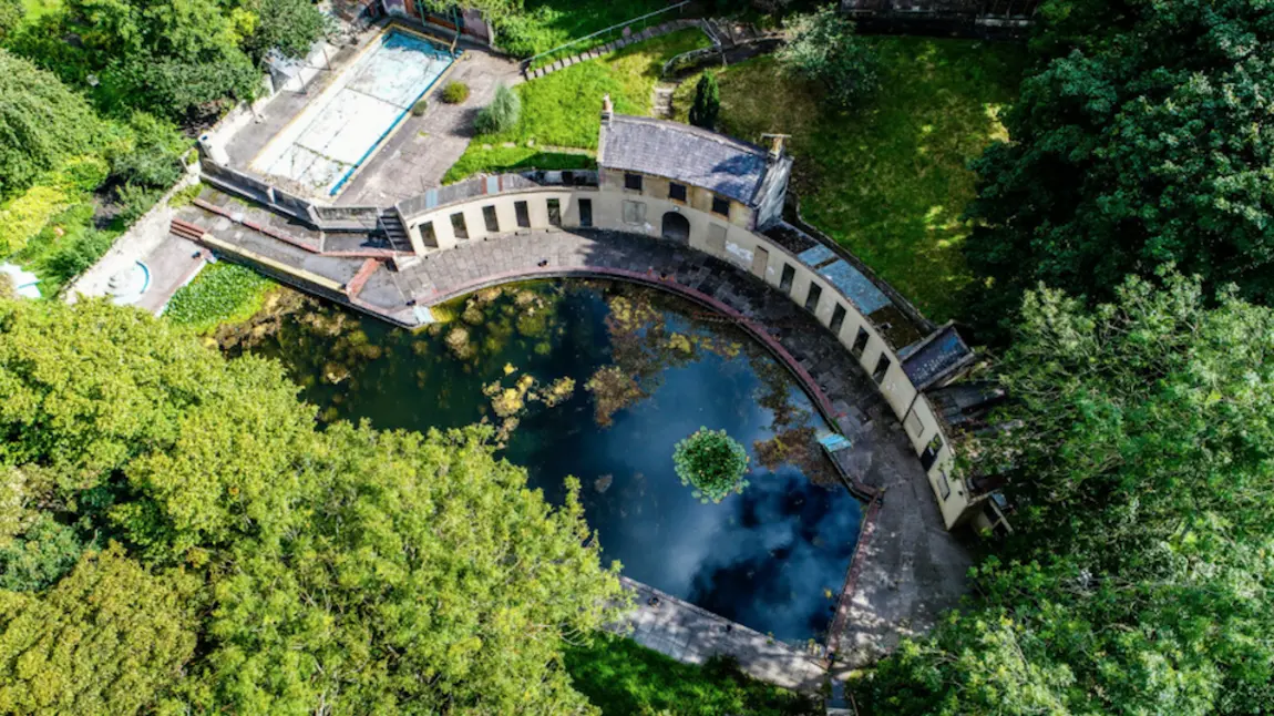 An aerial view of the crescent-shaped Cleveland Pools. A Georgian lido in Bath
