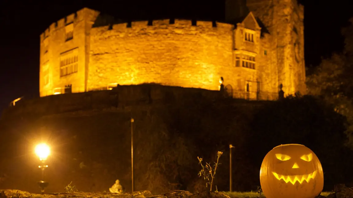 Tamworth castle at night with jack o'lantern