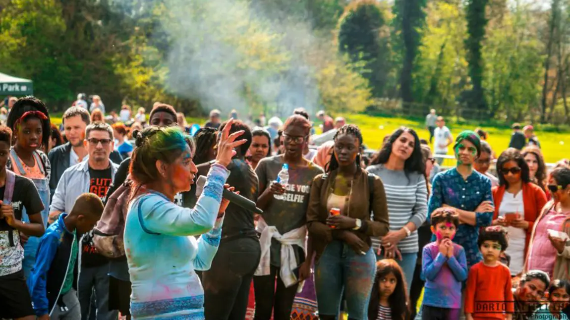 Advice: what is an inclusive project? People in a park