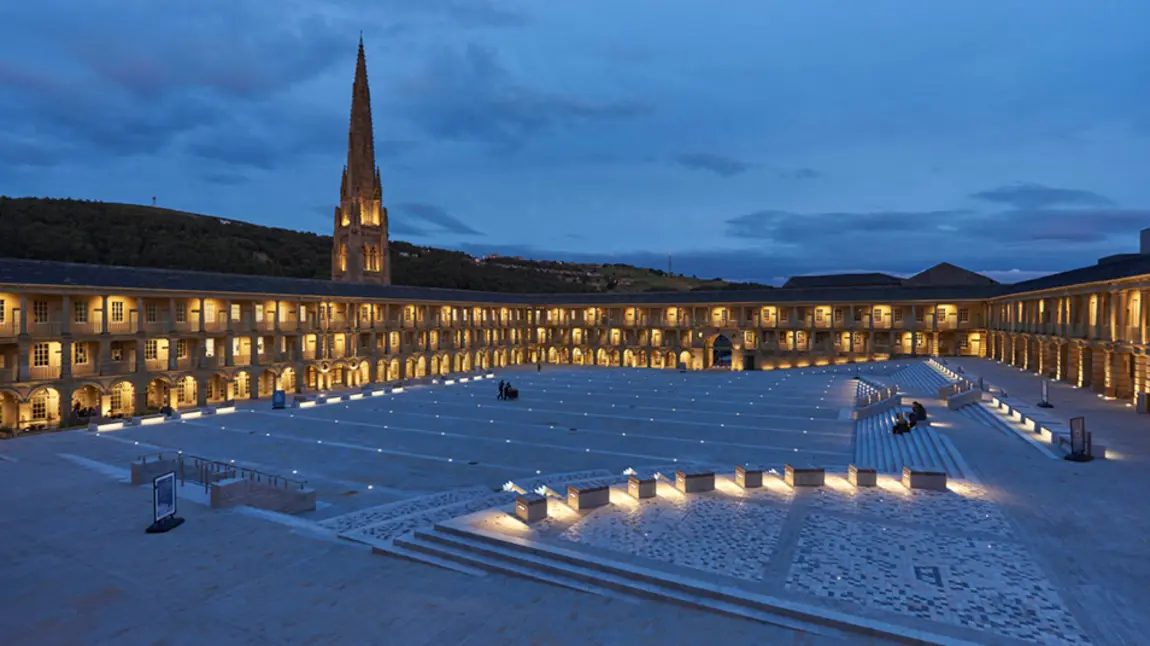 The Piece Hall at night