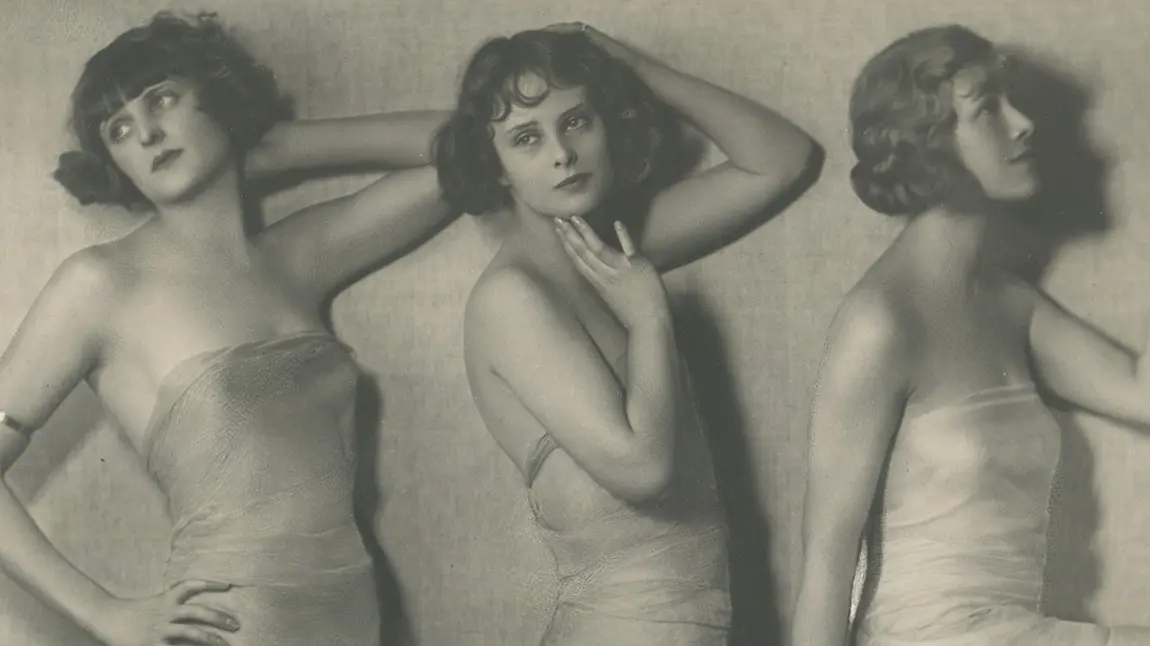 Black and white studio photo from 1923 of three women posing in a 'frieze'