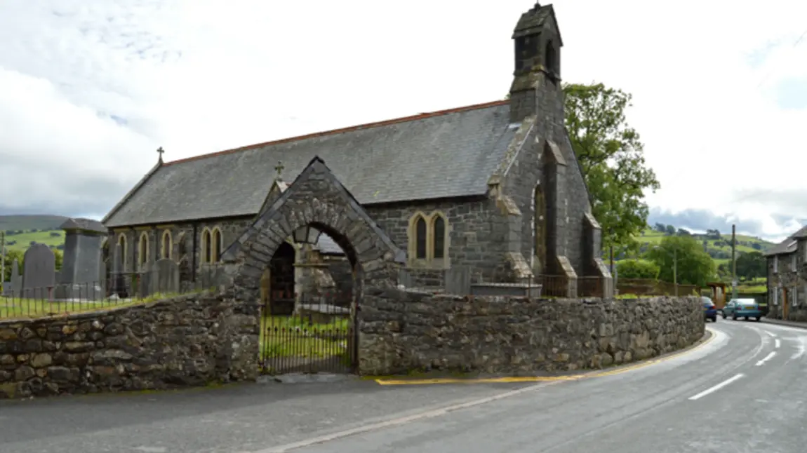 Eglwys Deiniol Sant, Llanuwchllyn