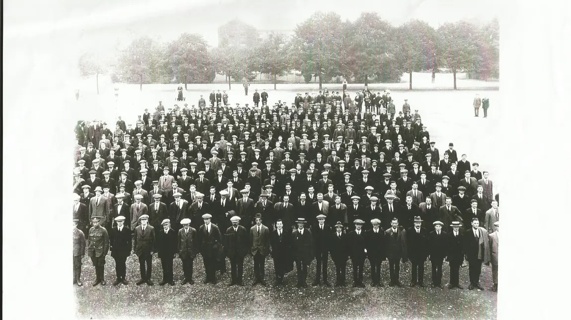 Tracing the impact of the Somme on rural communities Volunteers for Lord Kitchener's Army in Shrewsbury, September 1914