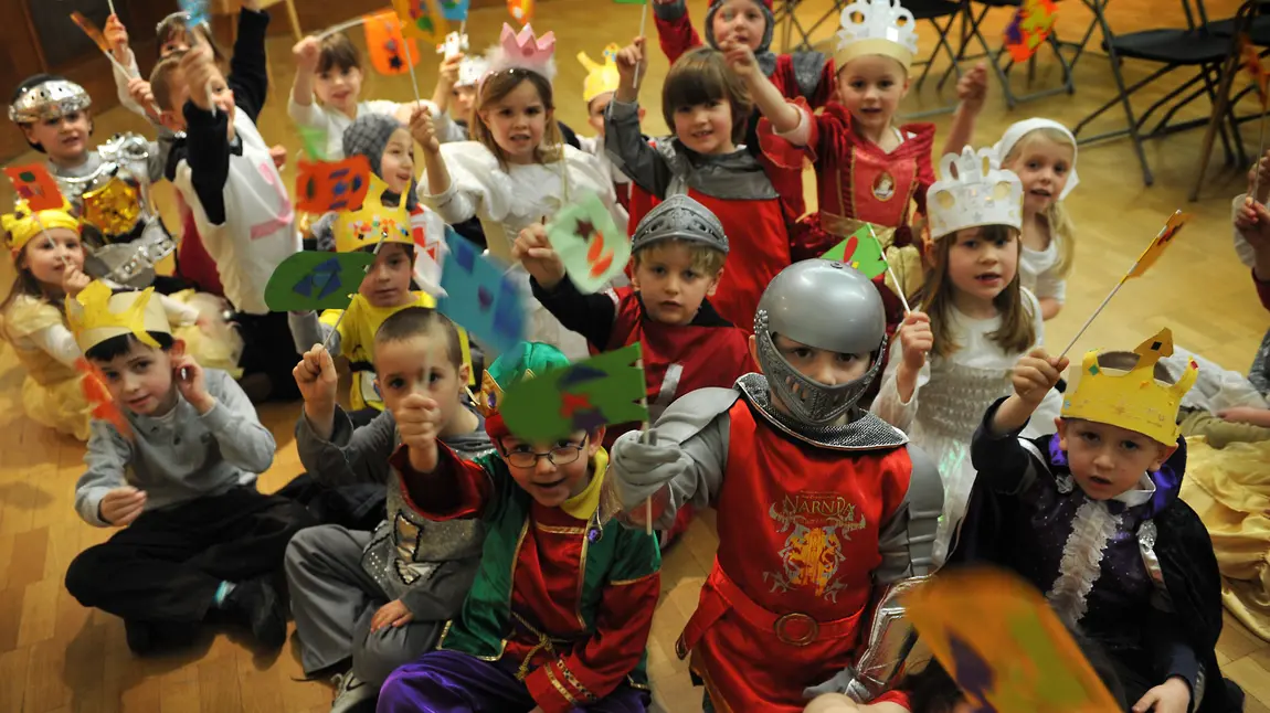 I capture the castle! Norwich’s medieval keep gets the keys to the city School children at Norwich Castle