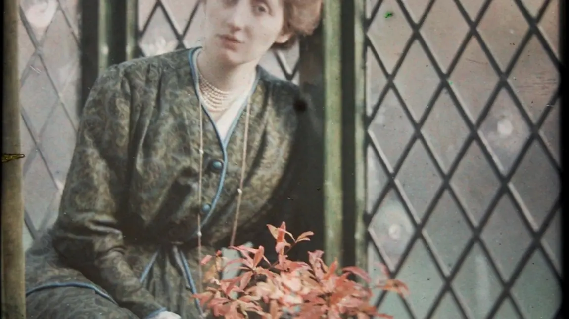 Fishermen and Kings: new exhibition showcases Olive Edis’ photography Self portrait by Olive Edis, c.1912