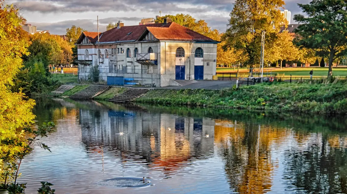 The Boathouse from across the Clyde