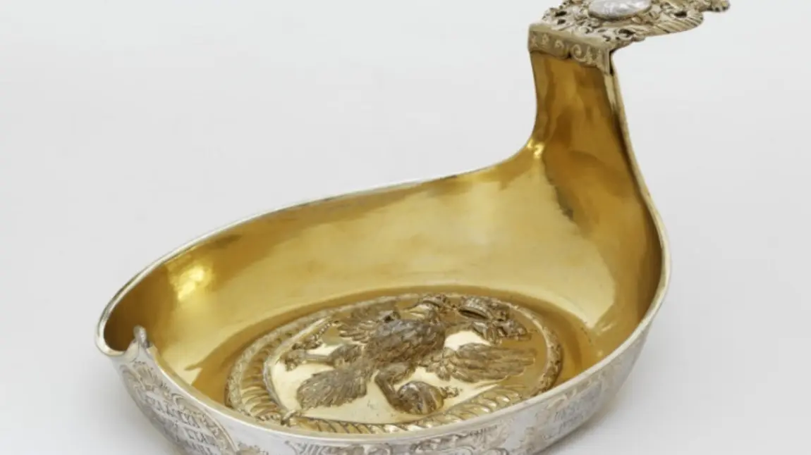 Drinking cup (Kovsh). About 1735. Russia Gilded silver and gold russian drinking cup from about 1735