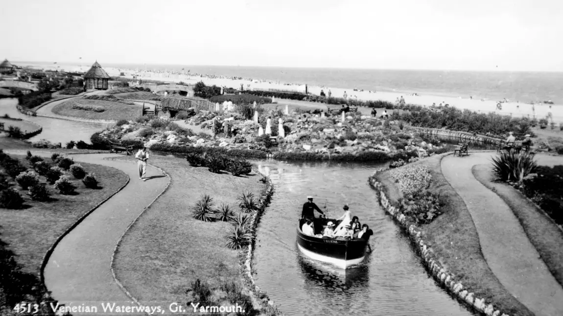 UK coastal towns set for economic boost as National Lottery invests £33m in public parks Great Yarmouth's Venetian Waterways