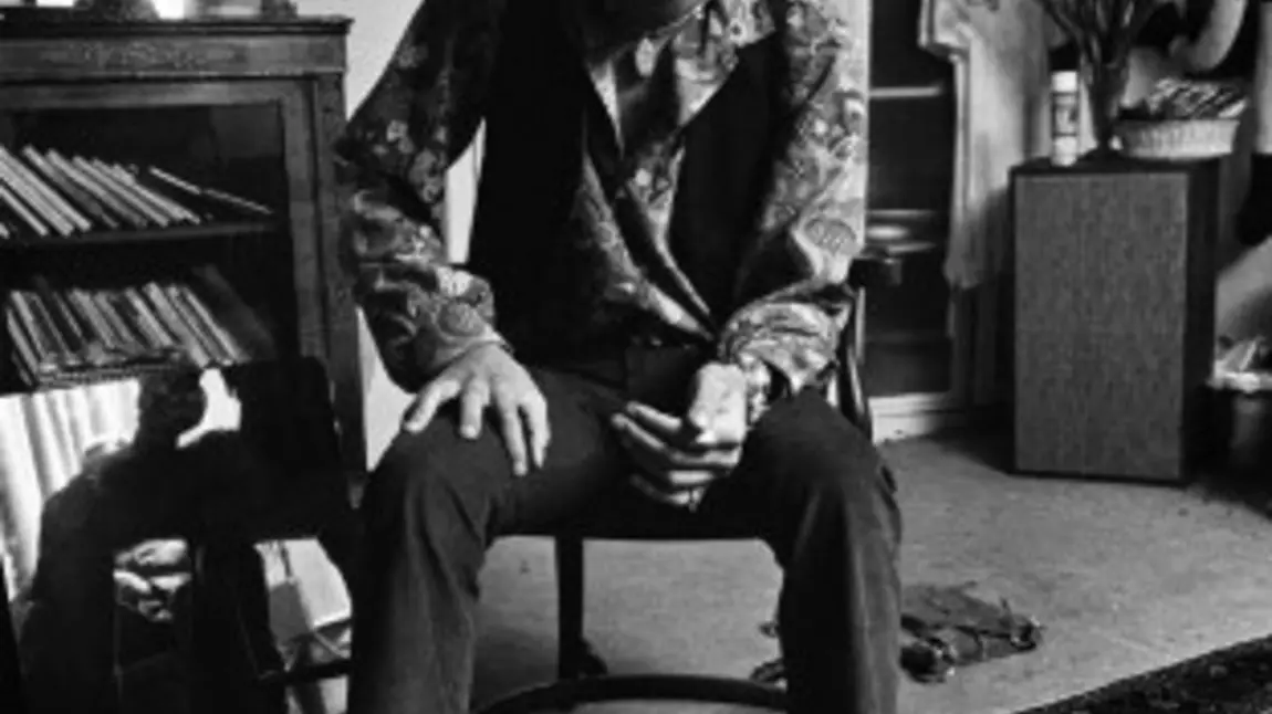 Jimi Hendrix in his London flat