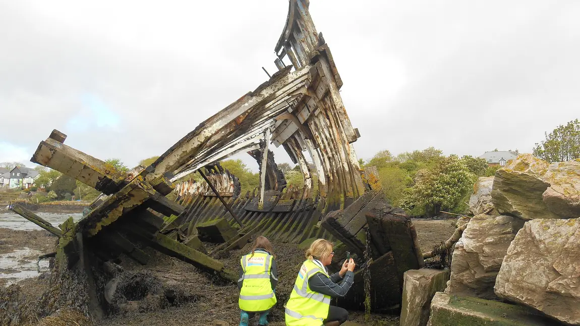 Uncovering the hidden archeology of England’s coastlines CITiZAN archaeologists recording 19th century Hooe Lake vessels, Plymouth