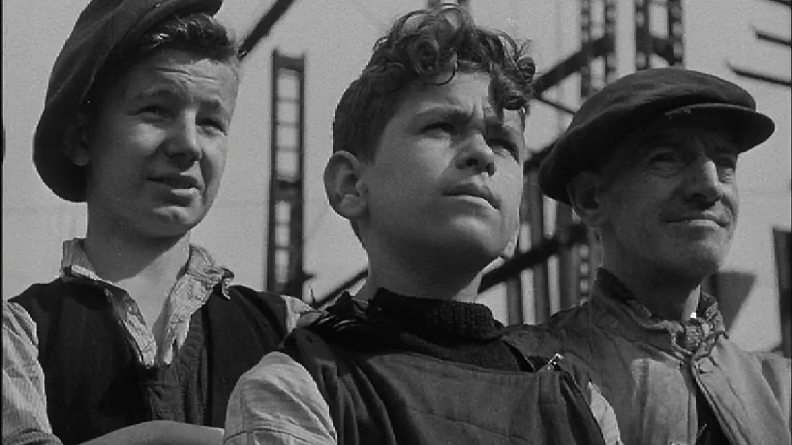 Century of films capture extraordinary everyday lives Group portrait from 1944, Tyneside