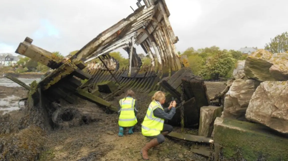 Volunteers recording Hooe Lake vessels, Plymouth