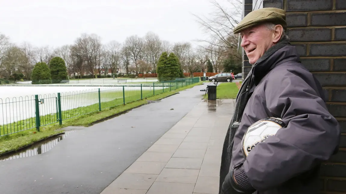 Football returns to World Cup legends Bobby and Jack Charlton’s childhood park Jack Charlton returns to Hirst Park, Northumberland
