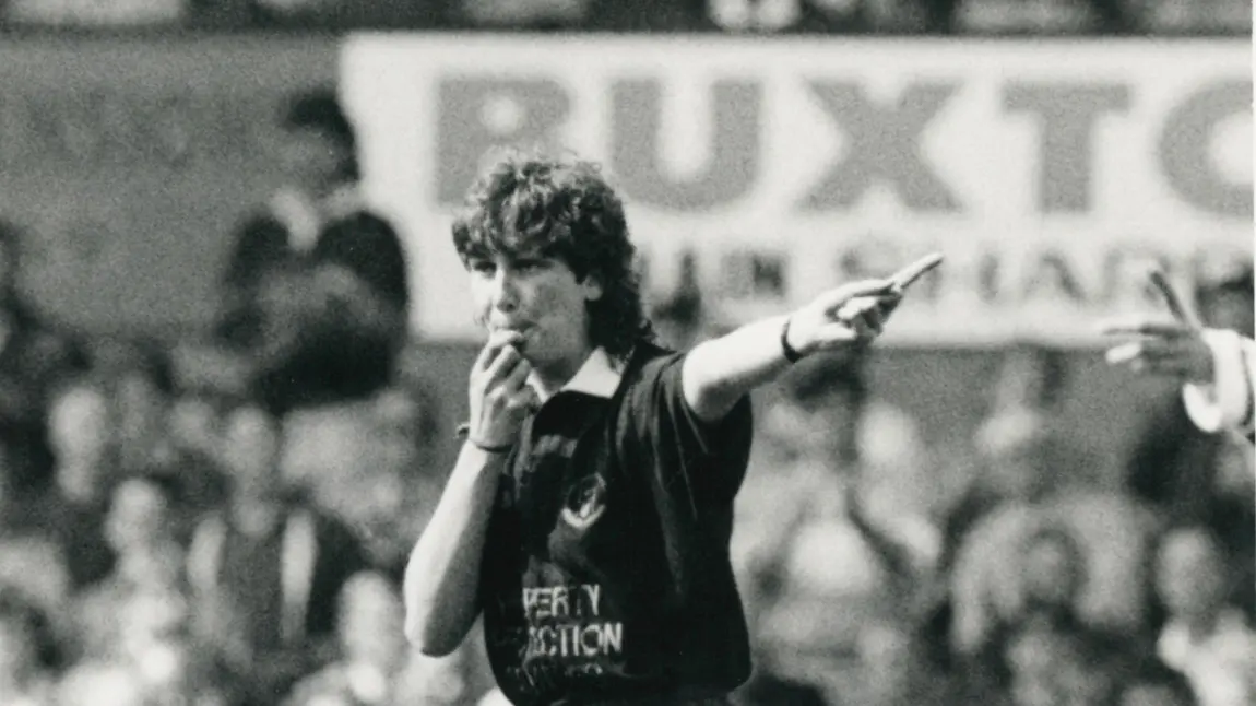 Julia Lee refereeing in 1986 