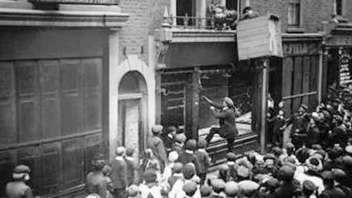 Anti-German riot in East London, 1915 Anti-German riot in East London, 1915