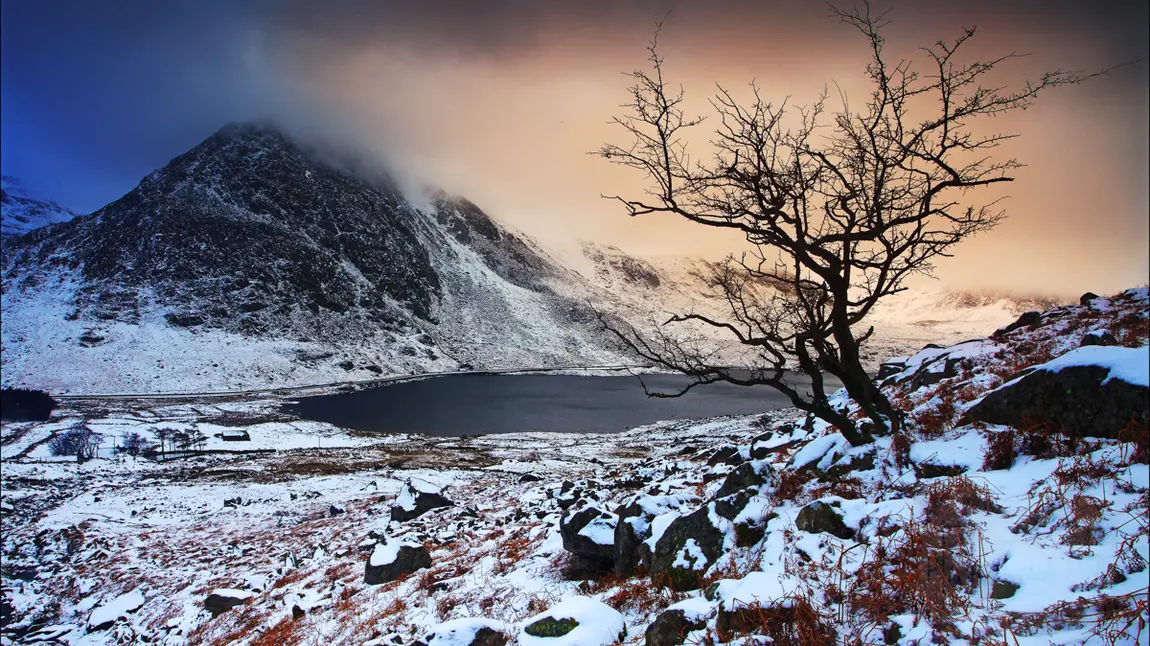 Dramatic picture of Llyn Ogwen in Snowdonia National