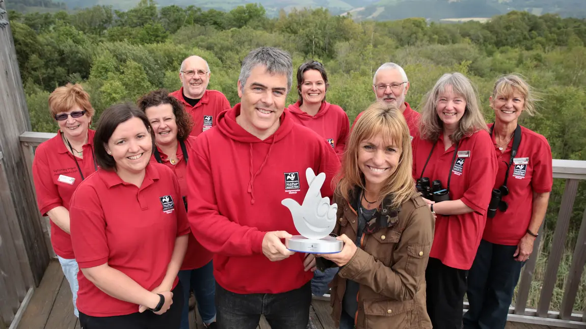 Michaela Strachan presents 360 Observatory with award Michaela Strachan presents 360 Observatory with award