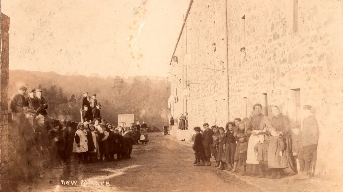 New Lanark - Double Row people c 1903