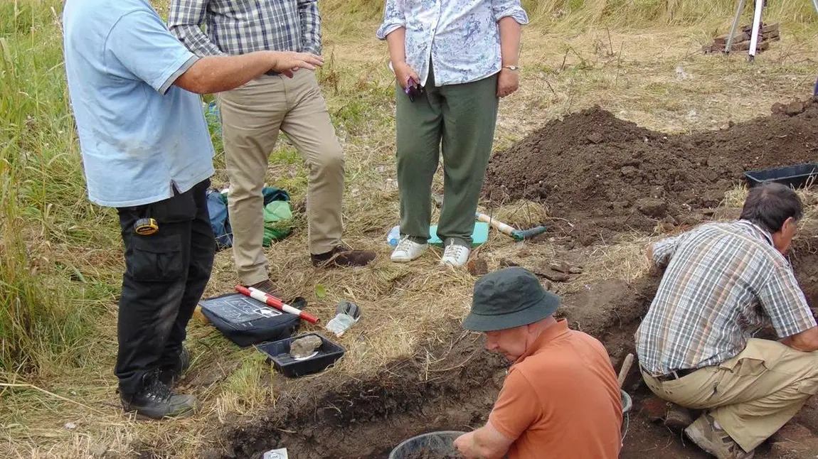 Local archaeology site receives MP visit Nigel Adams MP visits Keesbury Manor archaeological trenches
