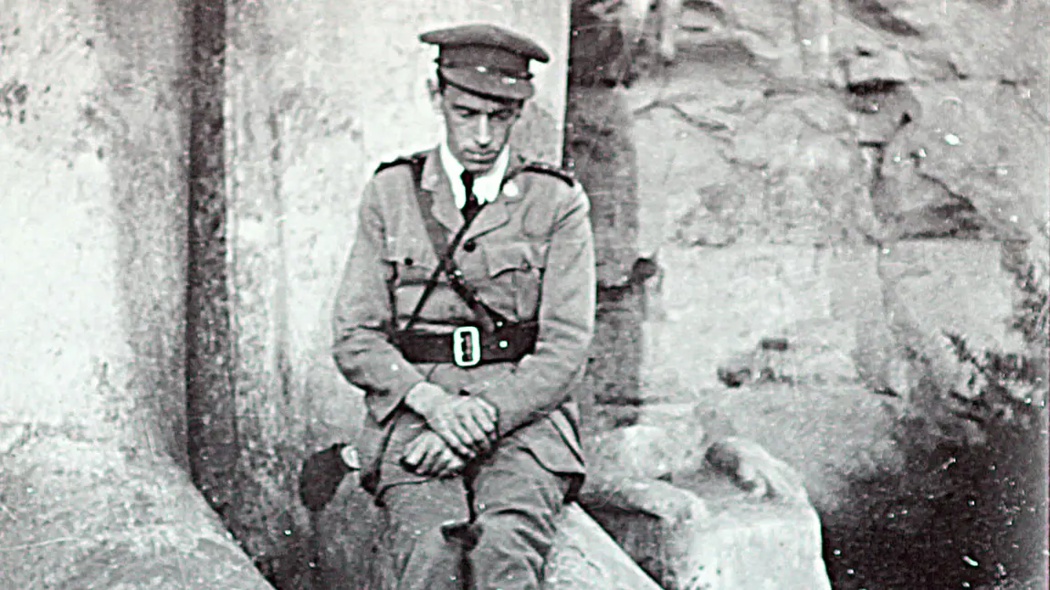 A British officer on duty in Egypt