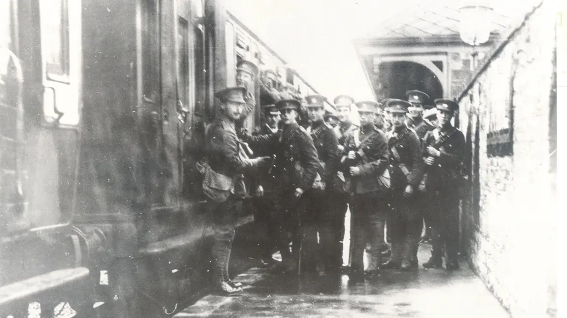 Soldiers' stories from railway visitor books to be explored First World War soldiers leaving by train from Peterborough