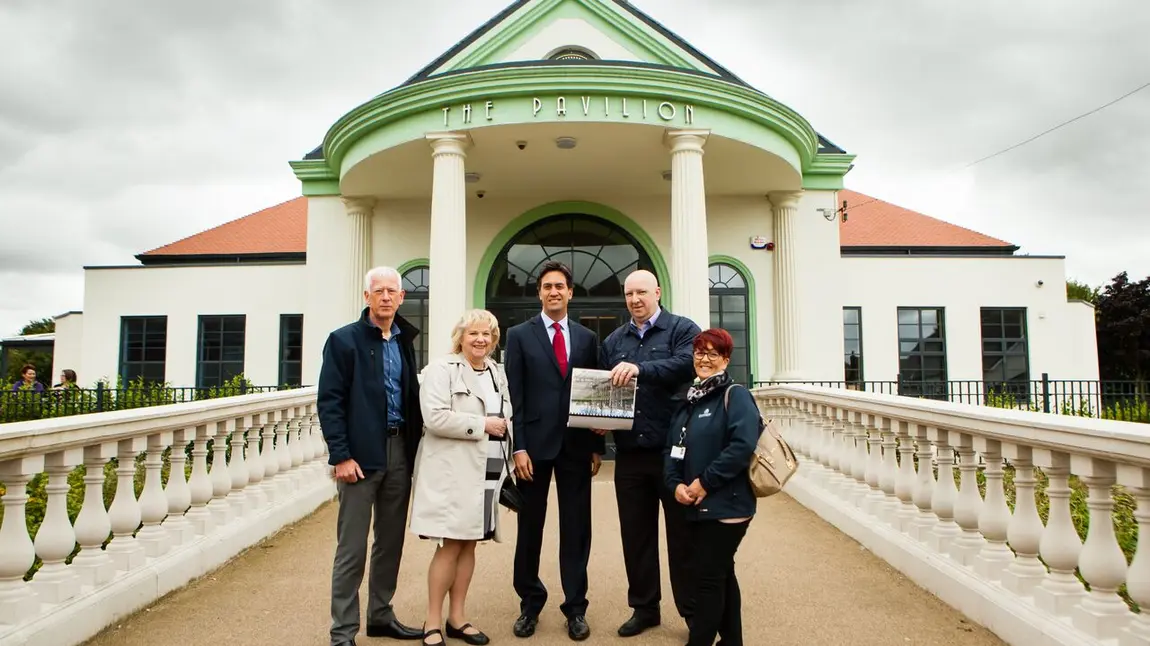 Ed Miliband with the Bentley Park and HLF teams