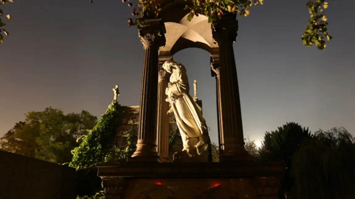 A statue in West Norwood Cemetery A statue in West Norwood Cemetery