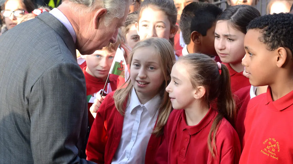 Capel hanesyddol yng Nghaerdydd i ddod yn ganolbwynt y gymuned unwaith eto Tywysog Charles yn cwrdd â phlant ysgol tuallan i Cornesrstone