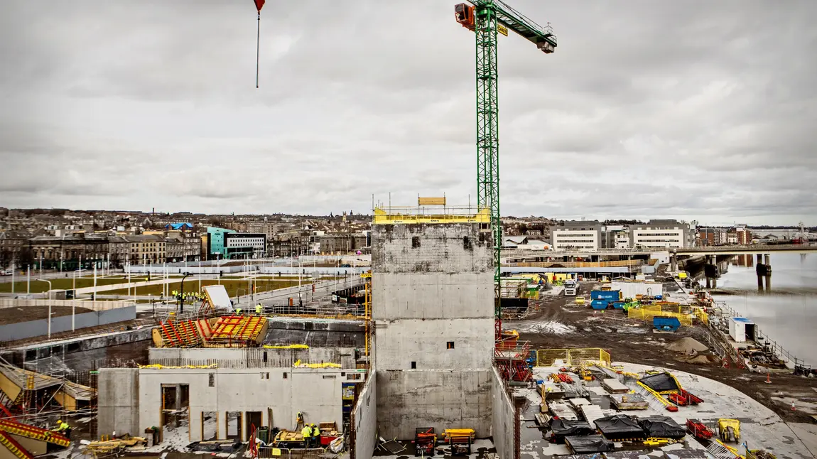 Kengo Duma visits V&A Museum of Design Dundee site Construction site for V&A Museum of Design Dundee