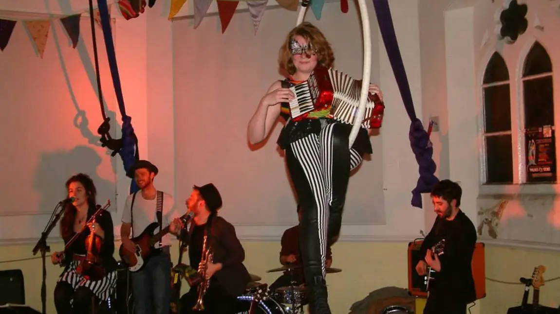 A Family La Bonche performer