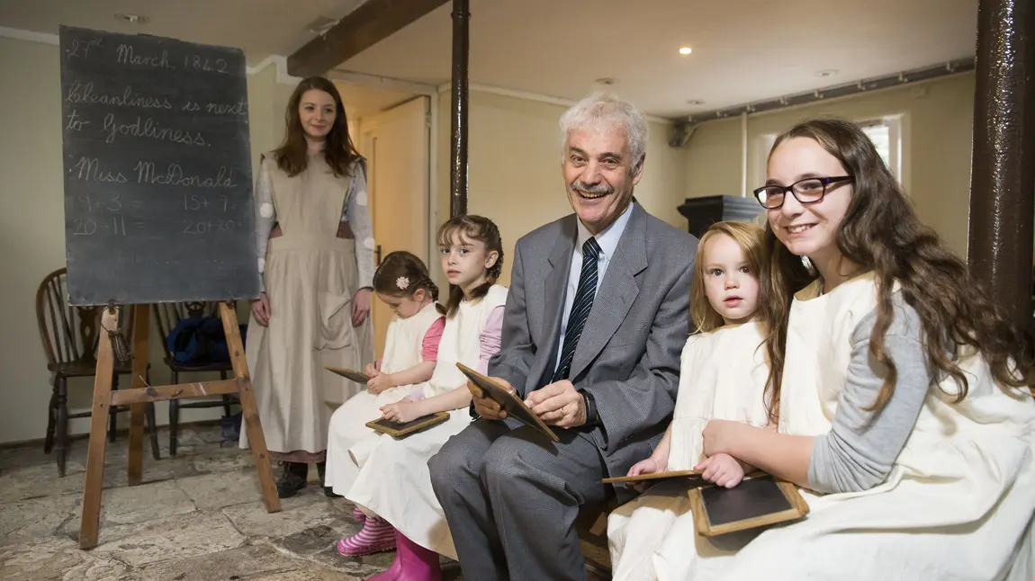 David Livingstone's Great Great Grandson Neil Wilson and school children David Livingstone's Great Great Grandson Neil Wilson and school children