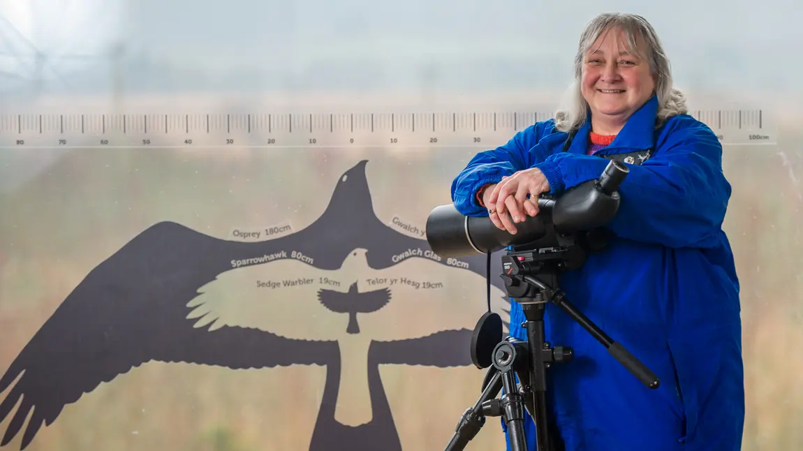 Tracy Norris yng Ngwarchodfa Natur Cors Dyfi