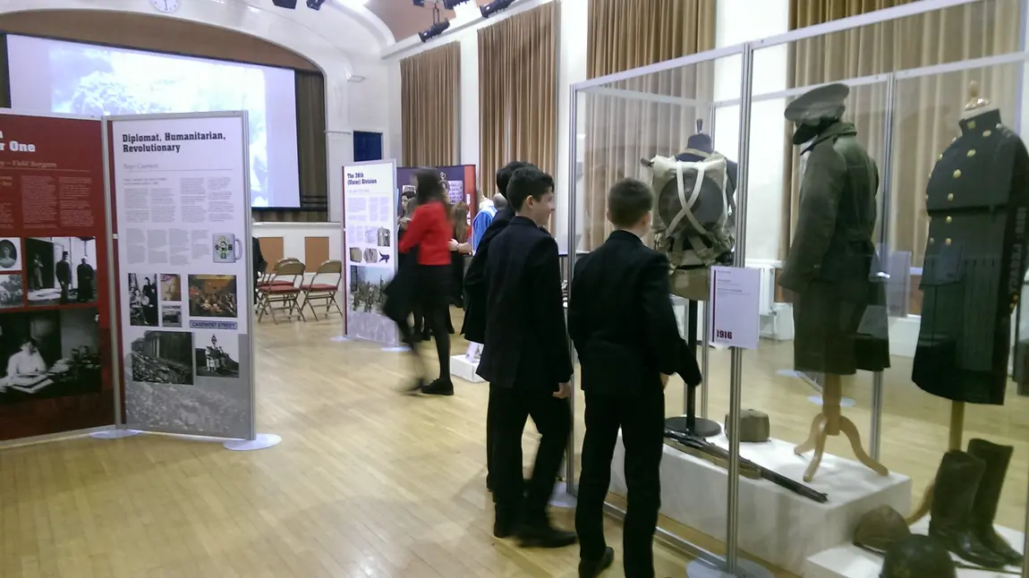 Schoolchildren visit the First World War exhibition