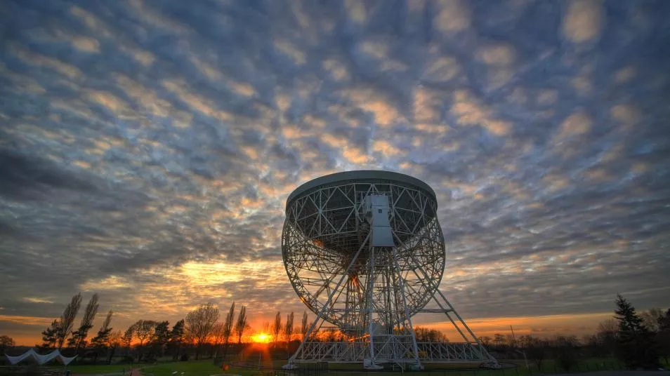 Jodrell Bank.jpg Jodrell Bank at sun set