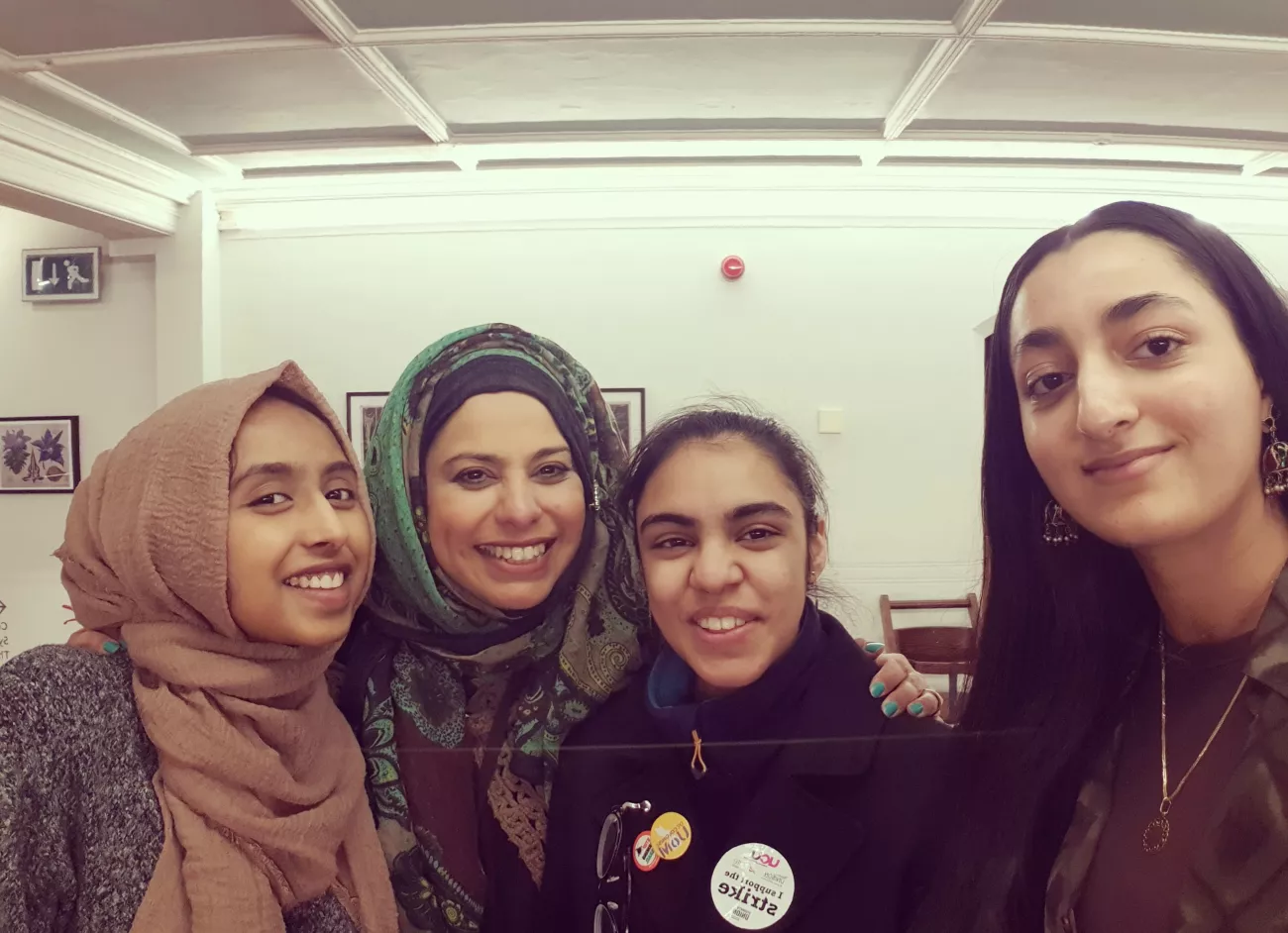 osch-team.jpg Four young women